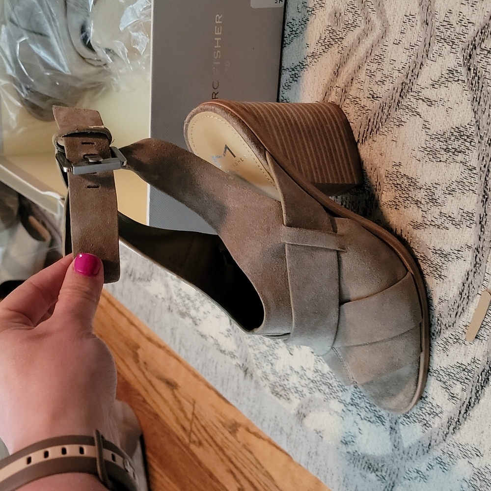Brand NWT marc fisher Ltd wedges
